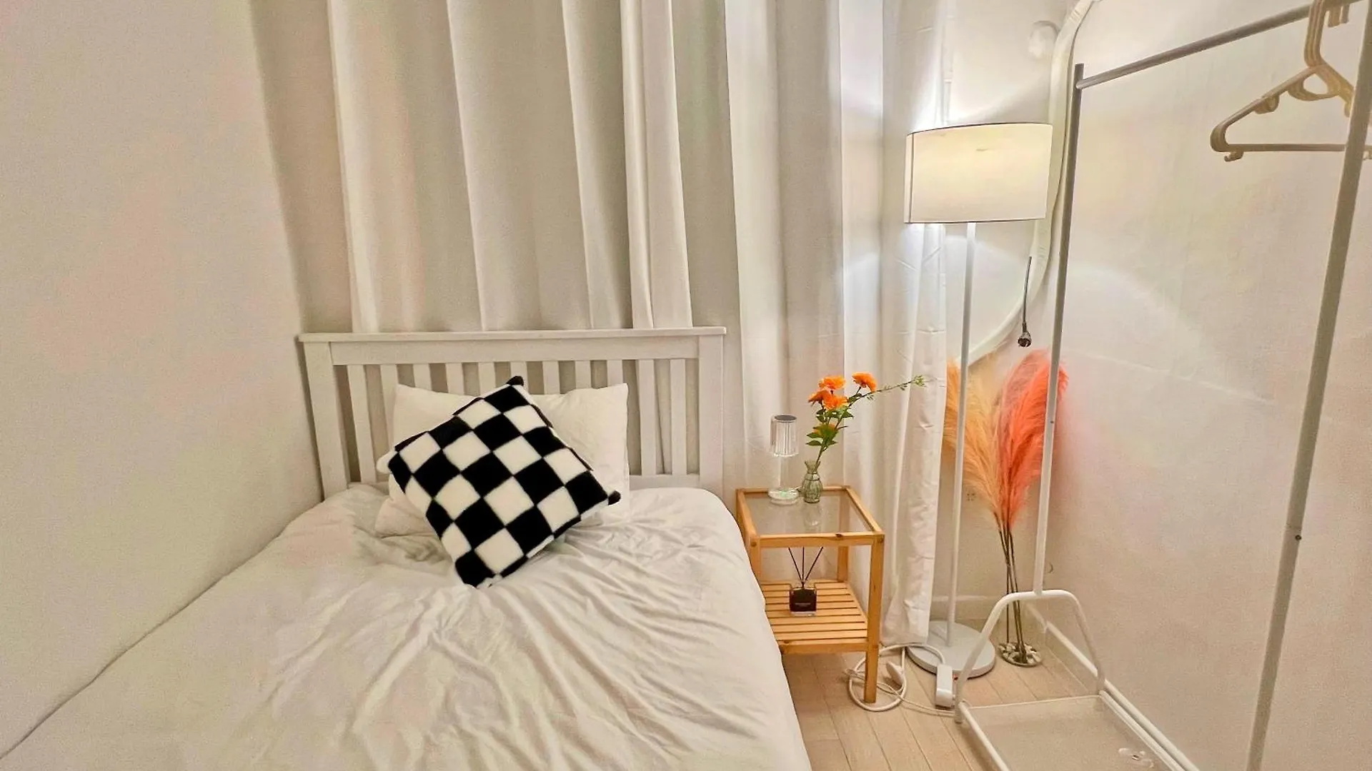 Hongdae Oyo Stay, Free Luggage Keeping, Hongdae Station Green Line And Airport Train Seoul 0*,