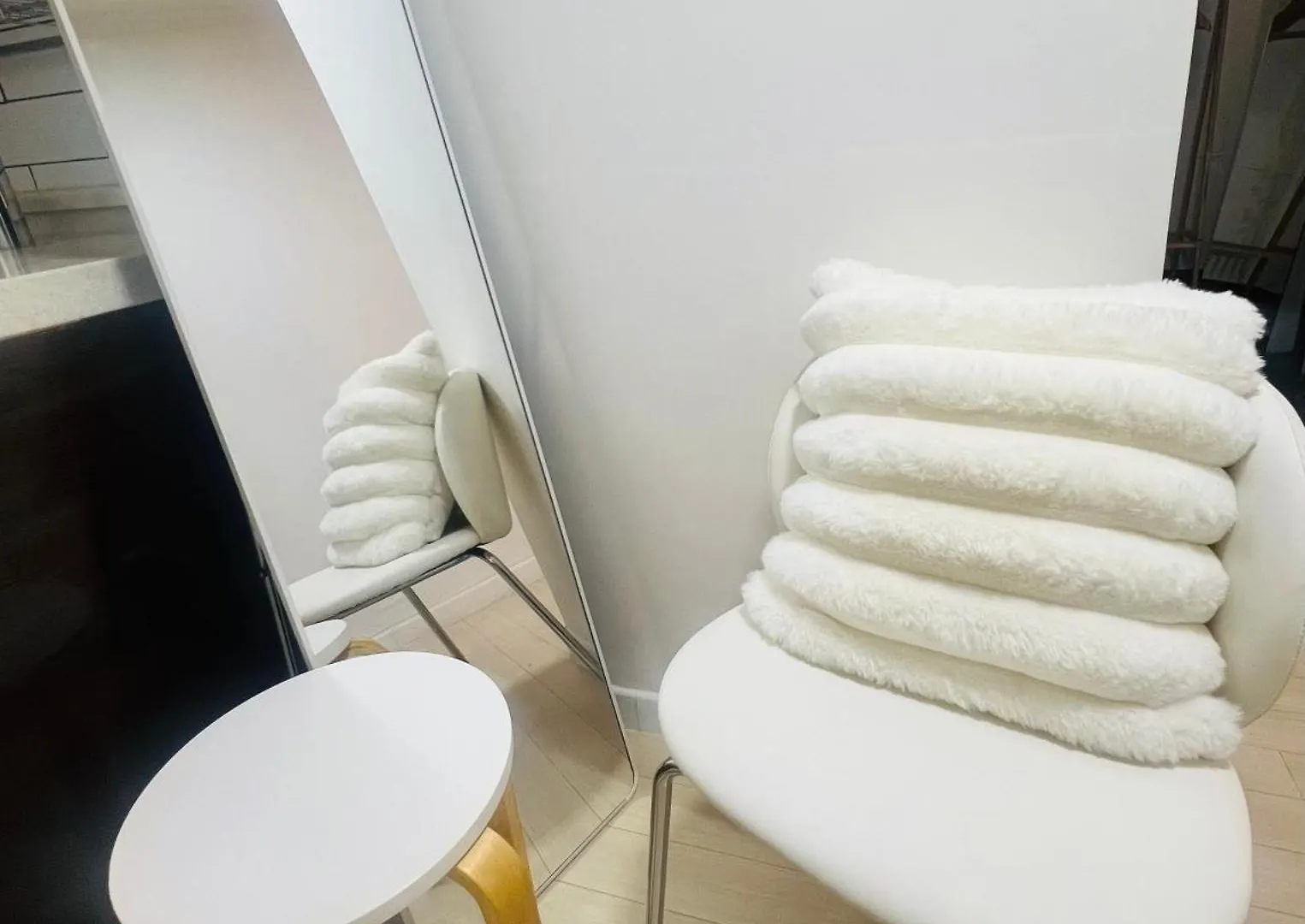 Hongdae Oyo Stay, Free Luggage Keeping, Hongdae Station Green Line And Airport Train Seoul Apartment
