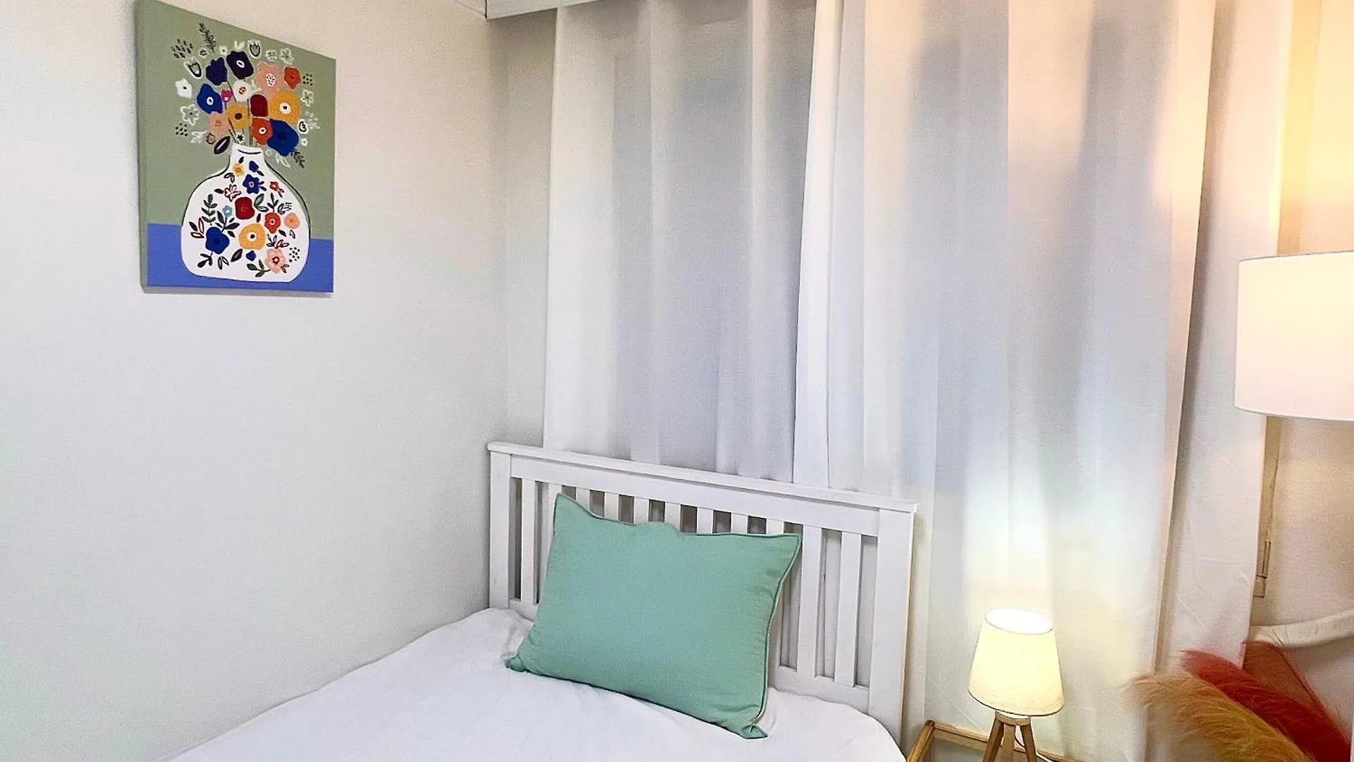 Hongdae Oyo Stay, Free Luggage Keeping, Hongdae Station Green Line And Airport Train Seul 0*,  Güney Kore